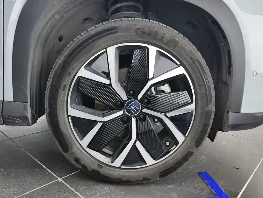 BYD L DM-i — фото 6