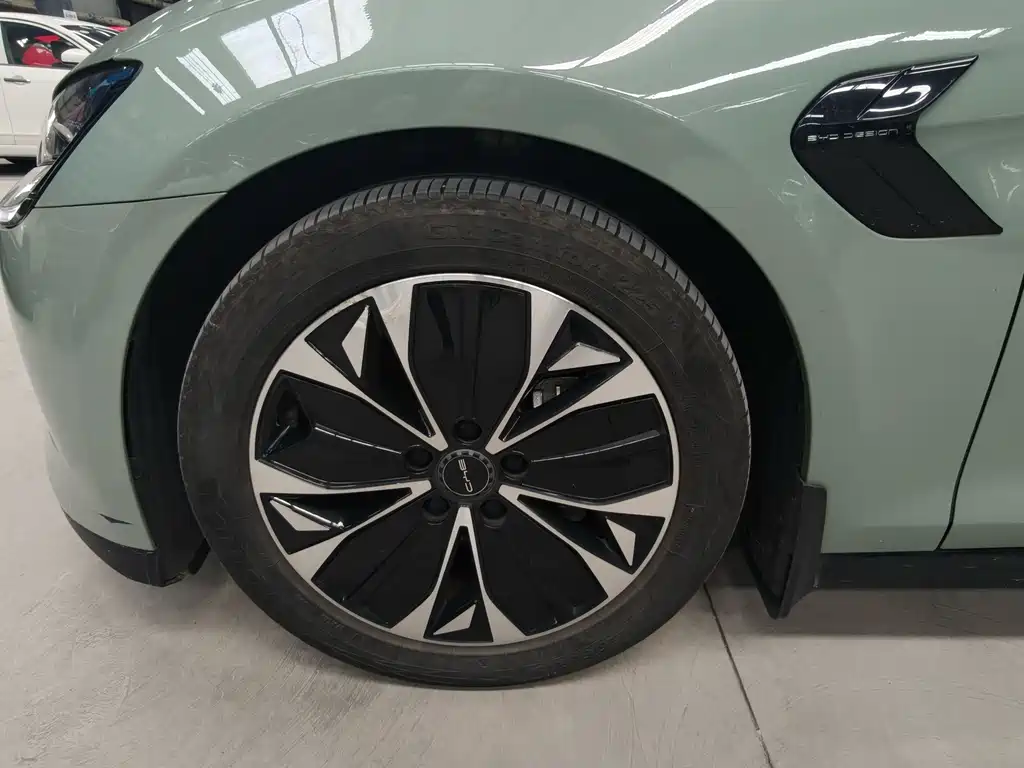 BYD Seal — фото 11