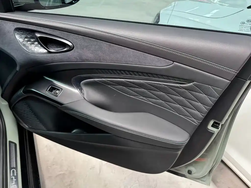 BYD Seal — фото 9