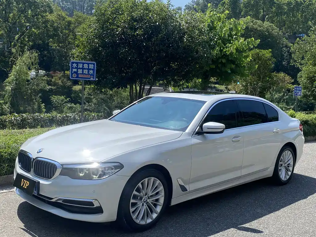 BMW 5 Series — фото 1