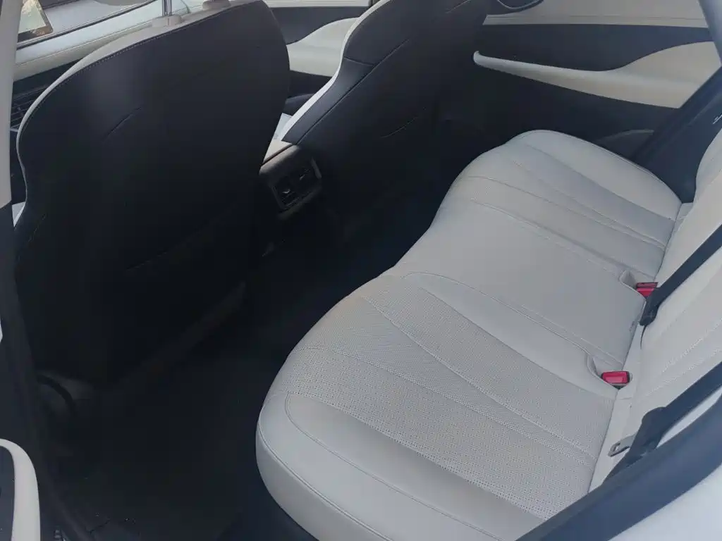 BYD Seal 05 DM-i — фото 11