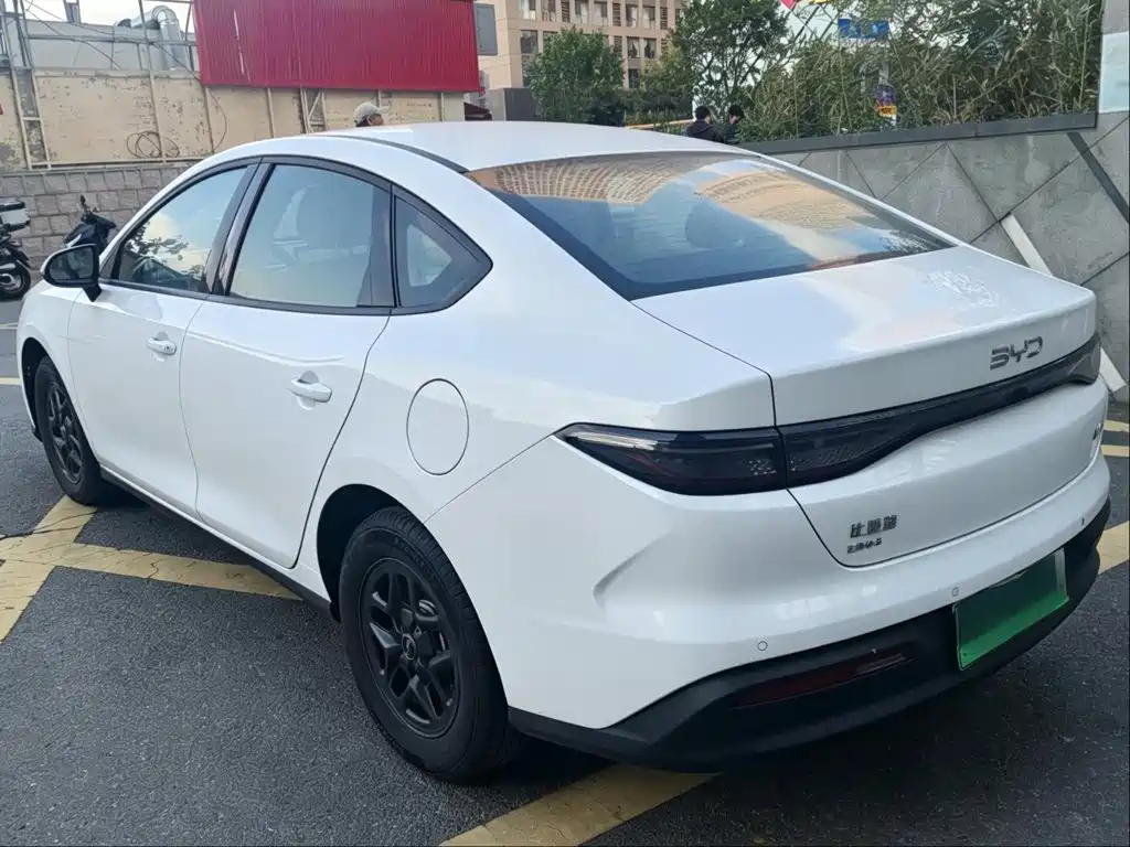 BYD Seal 05 DM-i — фото 6