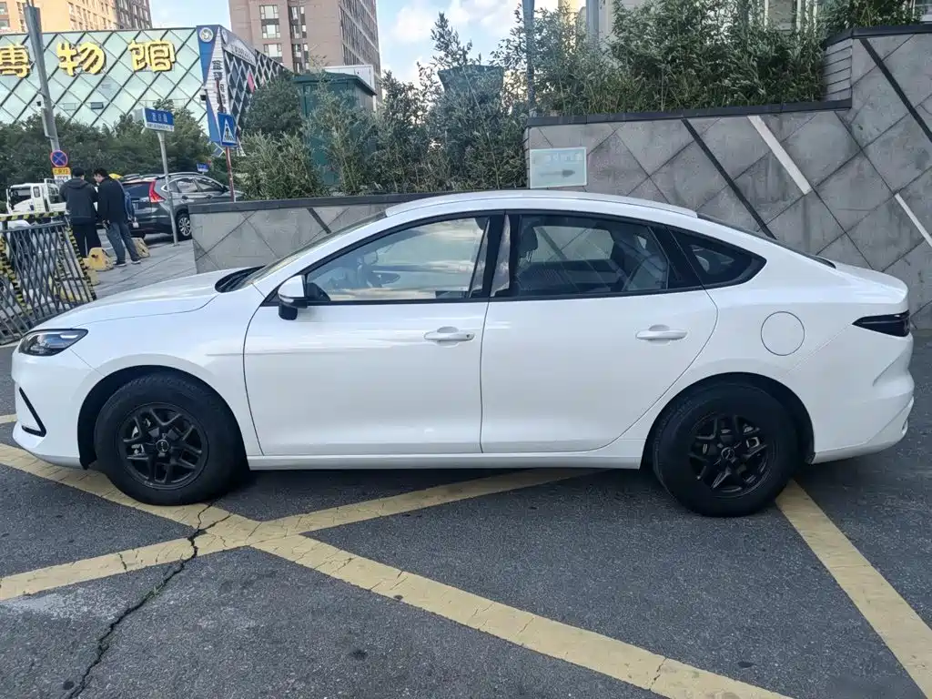 BYD Seal 05 DM-i — фото 8