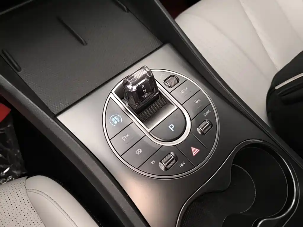 BYD Seal 05 DM-i — фото 13