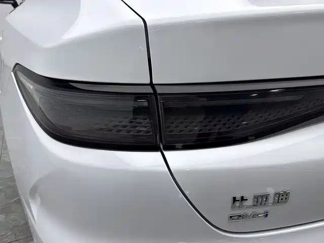 BYD Seal 05 DM-i — фото 11