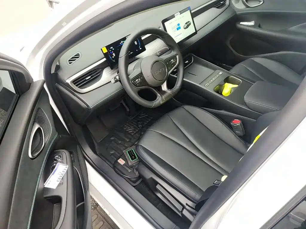 BYD Seal 05 DM-i — фото 15