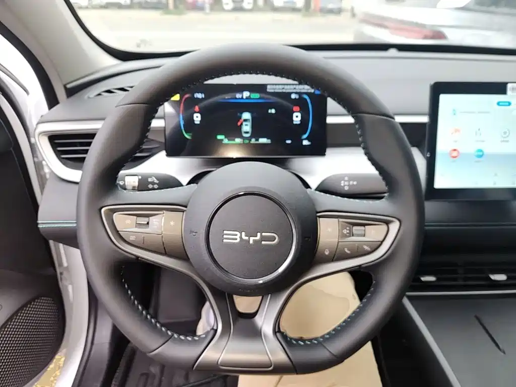 BYD Seal 05 DM-i — фото 10
