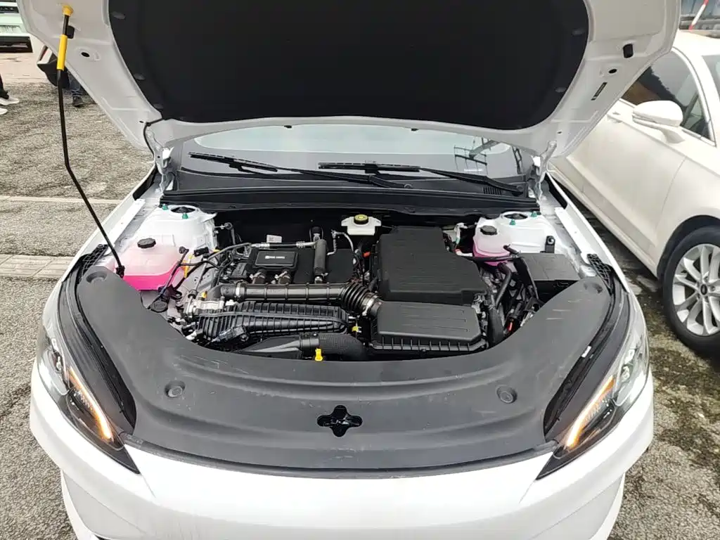 BYD Seal 05 DM-i — фото 19