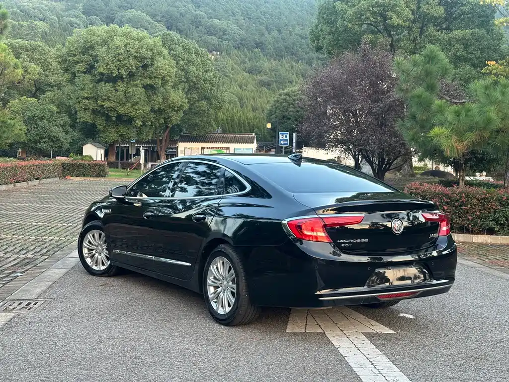 Buick LaCrosse — фото 9