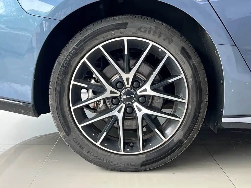 BYD Seal 07 DM-i — фото 10