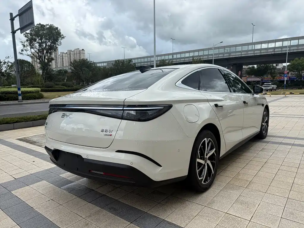 BYD Seal 07 DM-i — фото 15
