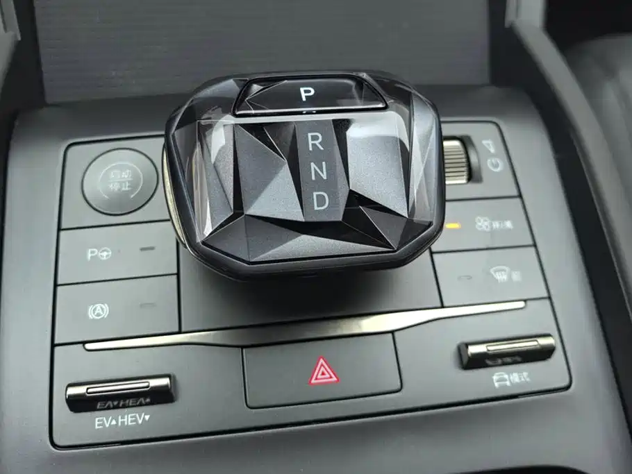 BYD Qin L — фото 16
