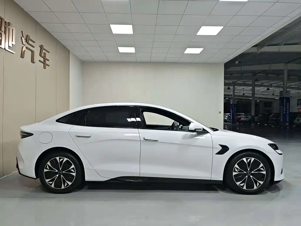 BYD Seal — фото 7