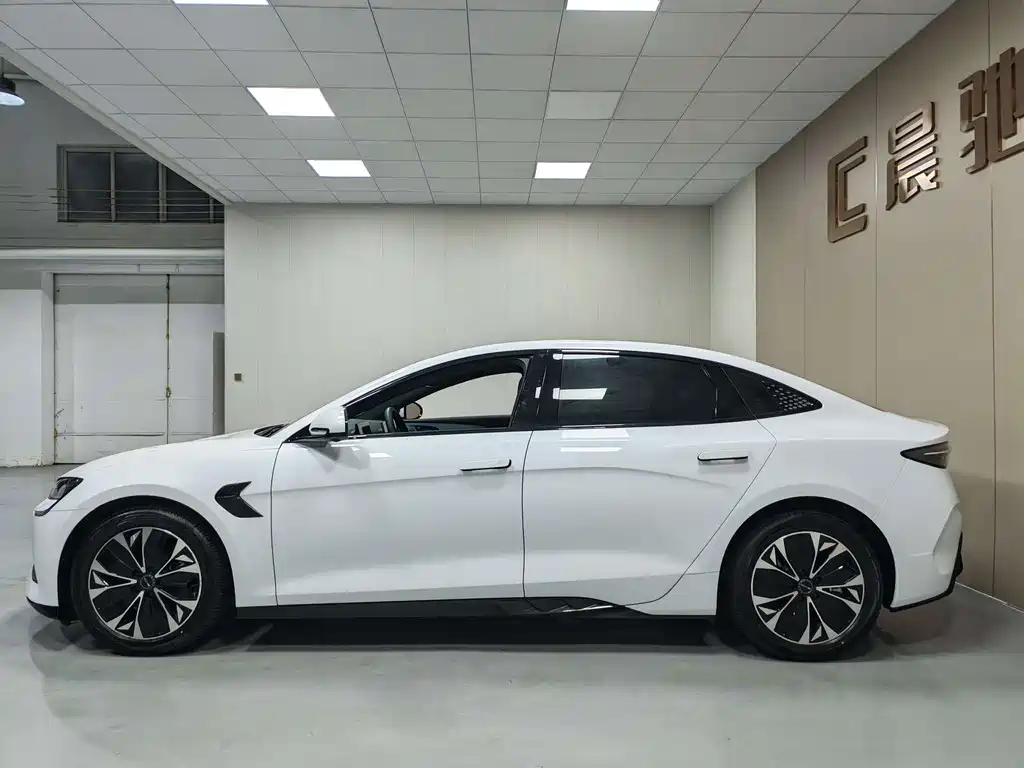 BYD Seal — фото 8