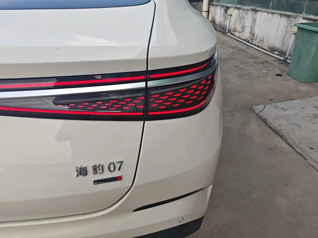 BYD Seal 07 DM-i — фото 8