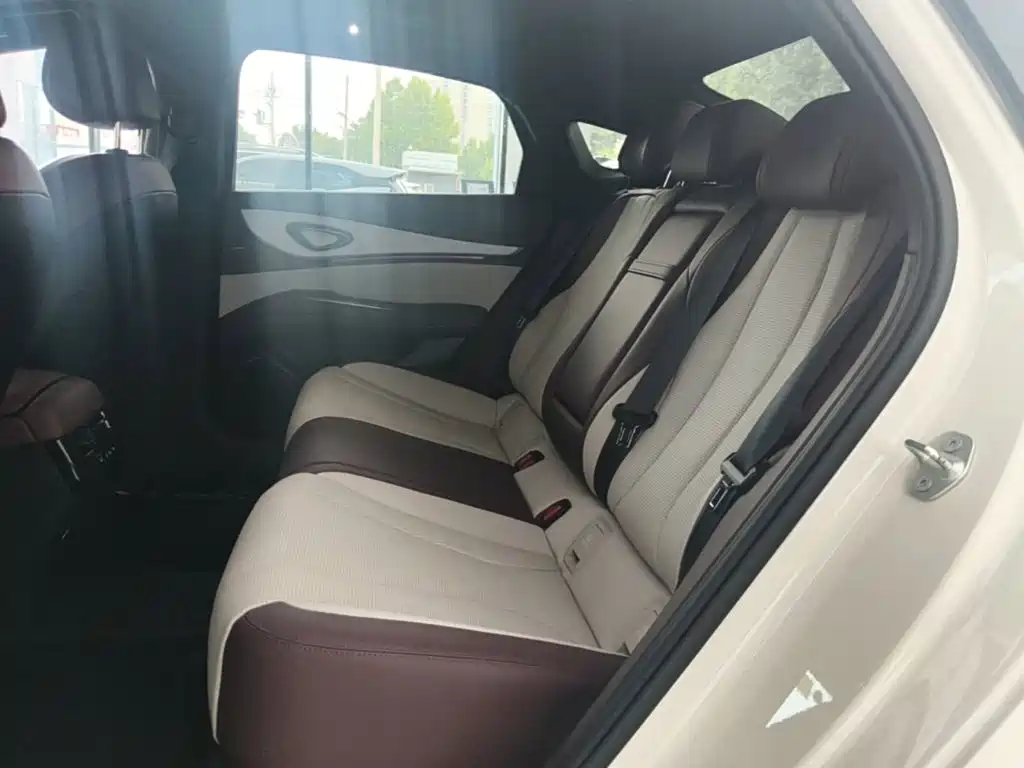 BYD Seal 07 DM-i — фото 17