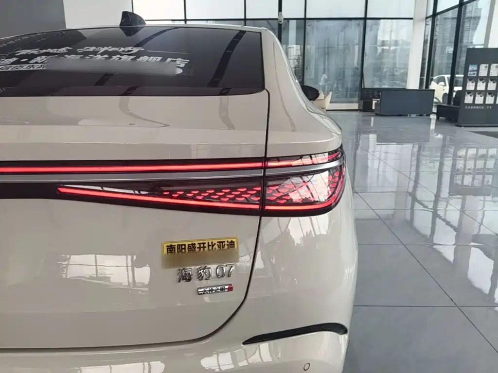 BYD Seal 07 DM-i — фото 8