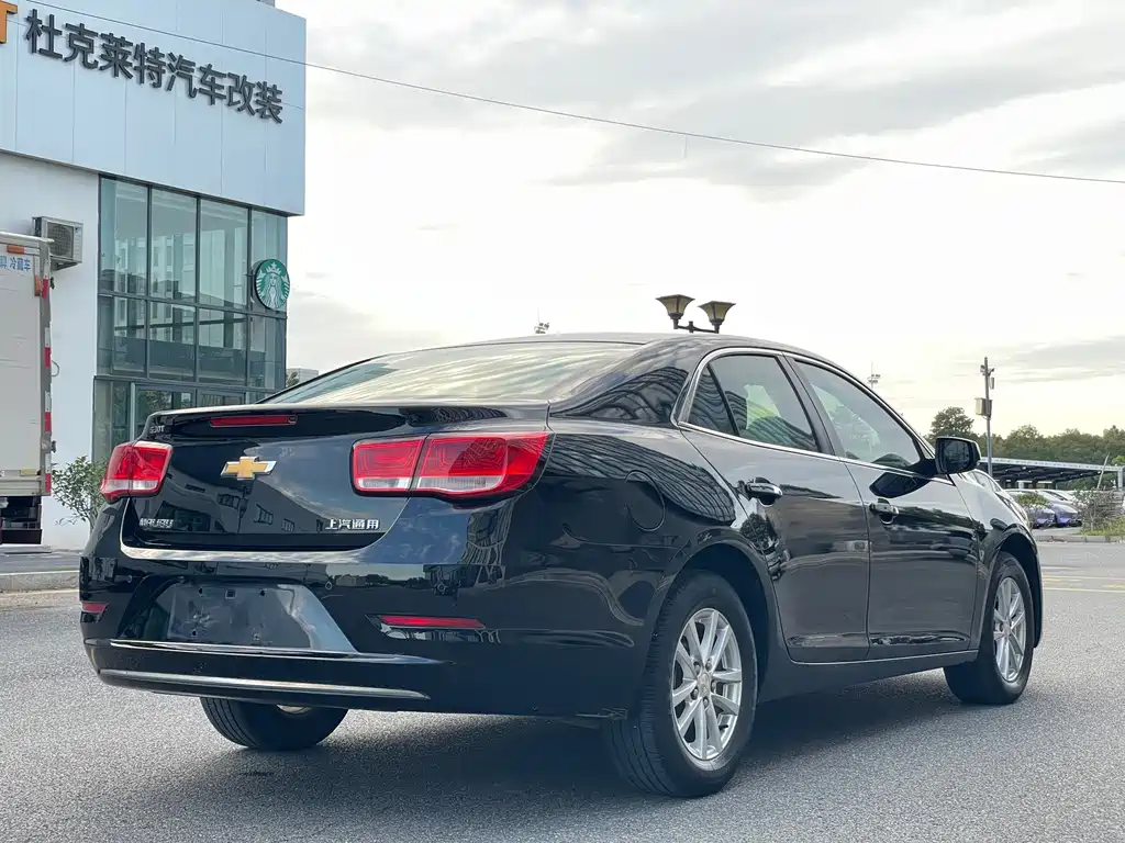 Chevrolet Malibu — фото 17