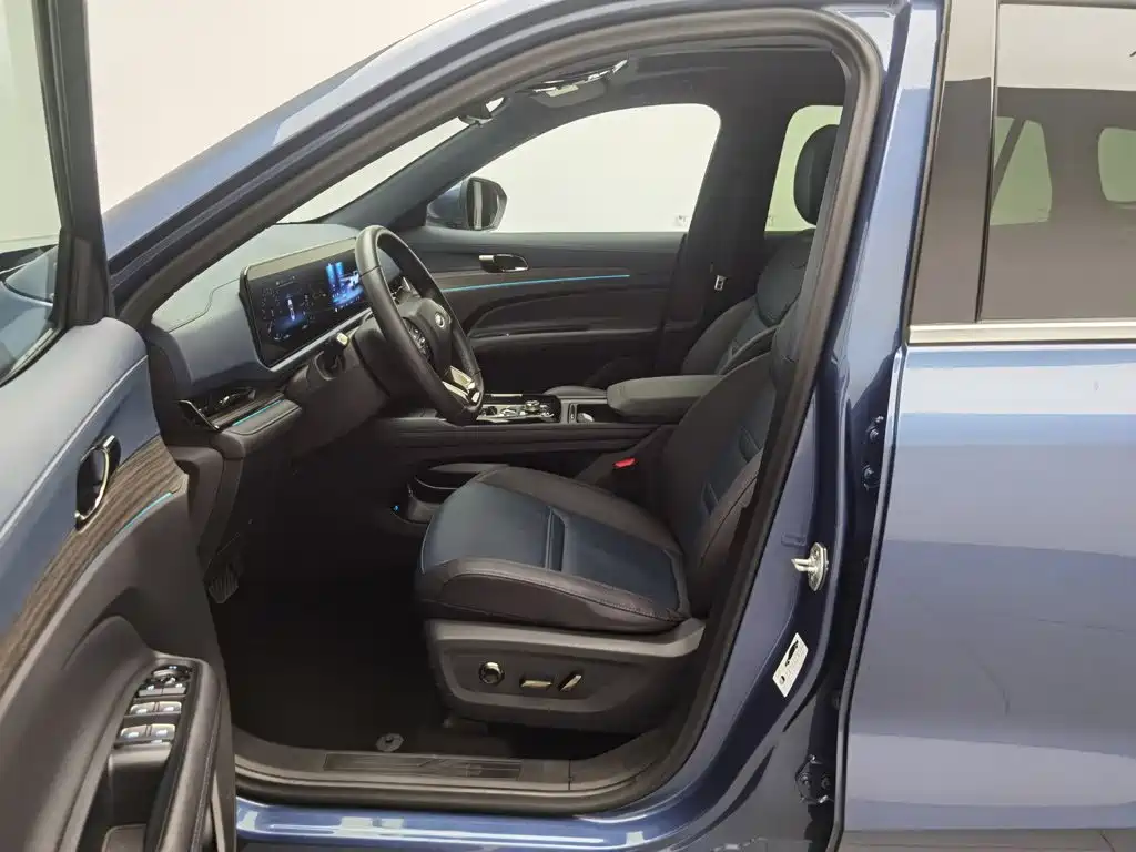 Ford Equator Sport — фото 10