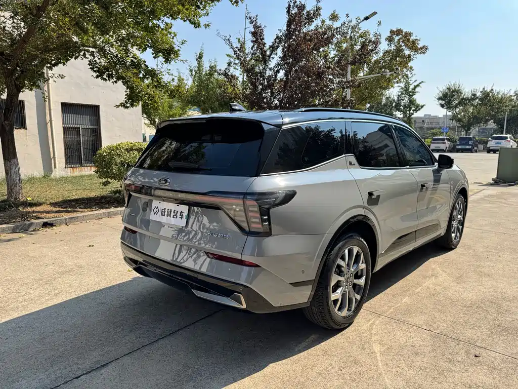 Ford Edge — фото 11