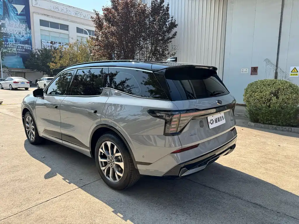 Ford Edge — фото 10