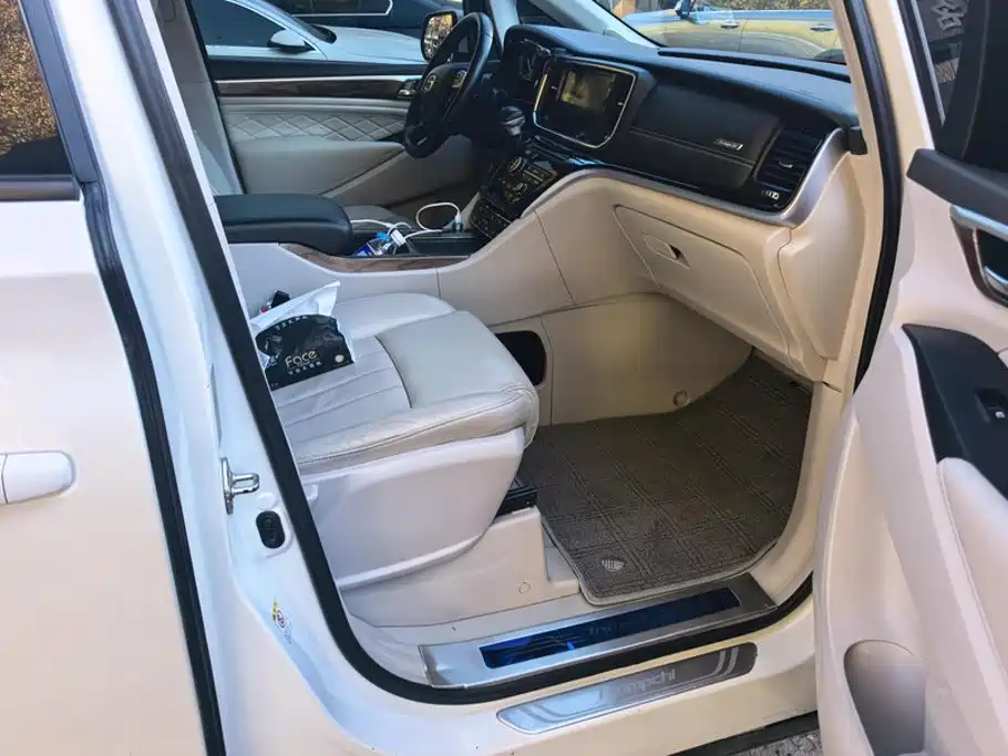 GAC Motor Trumpchi M8 — фото 8