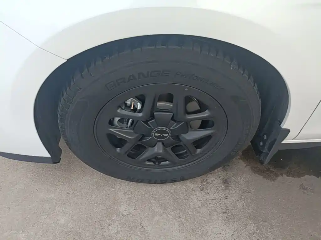 BYD Seal 05 DM-i — фото 23