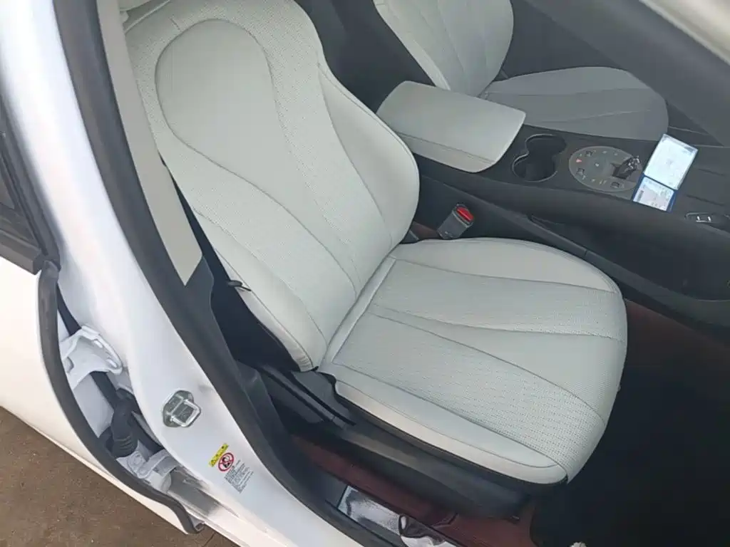 BYD Seal 05 DM-i — фото 25