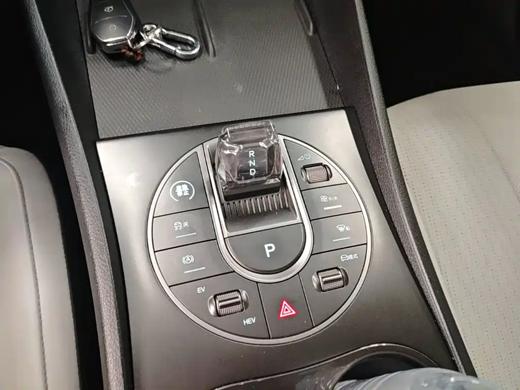 BYD Seal 05 DM-i — фото 14