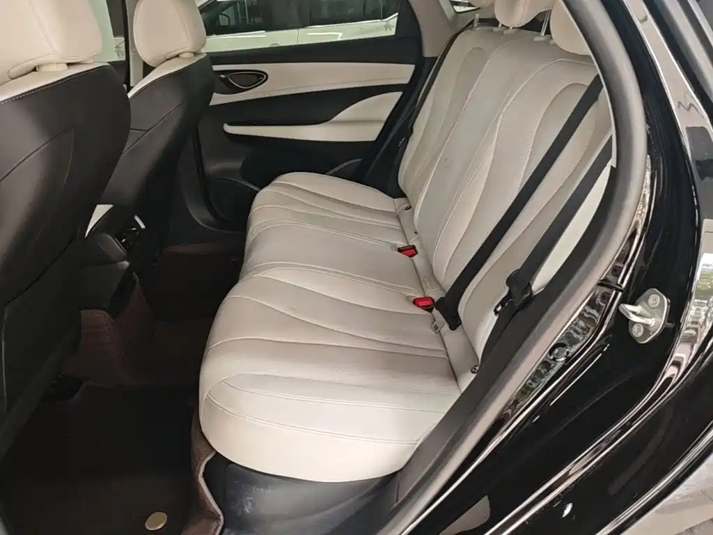BYD Seal 05 DM-i — фото 17