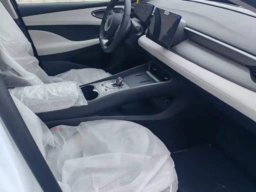 BYD Seal 05 DM-i — фото 17