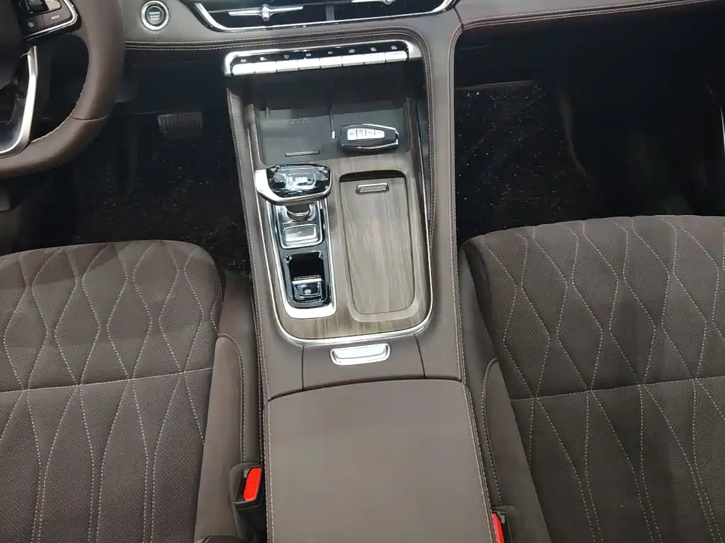 Geely Xingyue L — фото 13