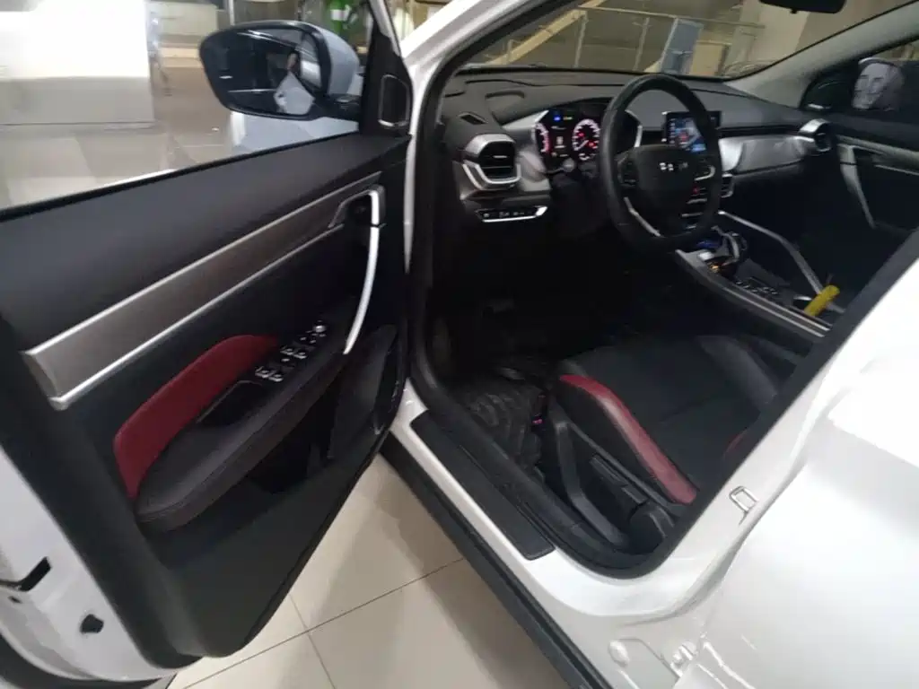 Geely Binyue — фото 15