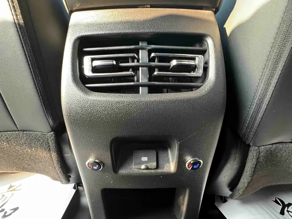 Haval M6 — фото 18