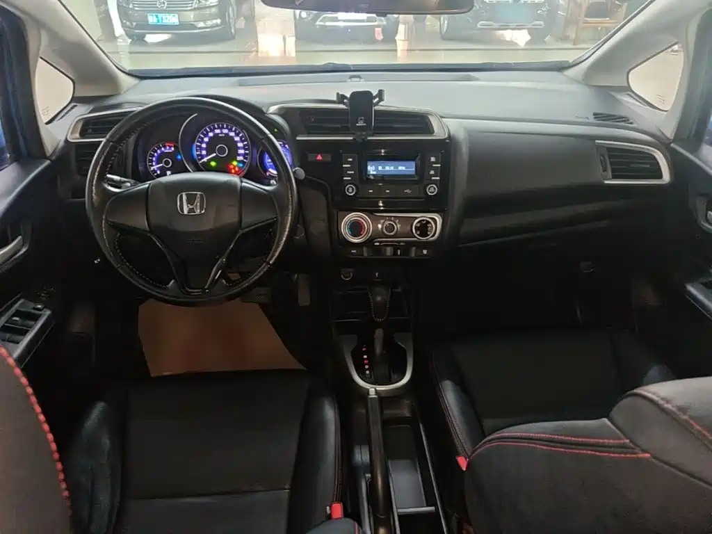 Honda Fit — фото 9