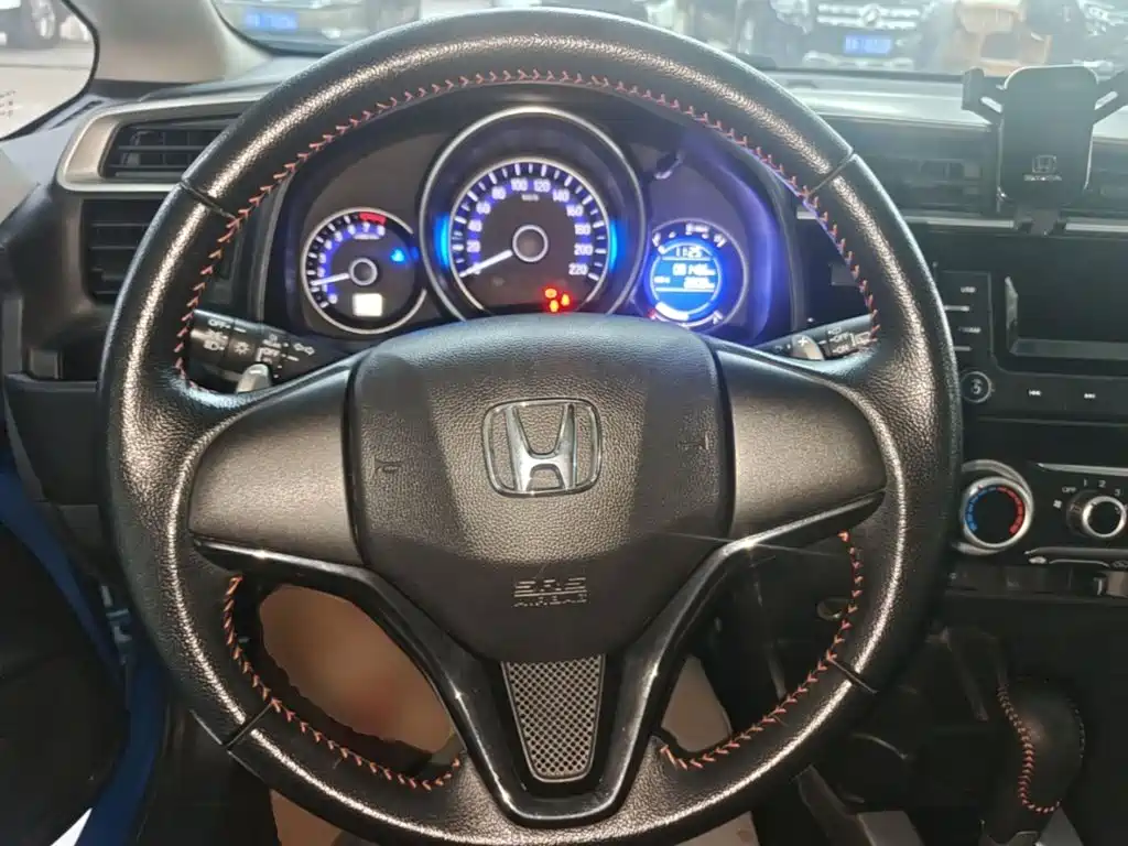 Honda Fit — фото 10