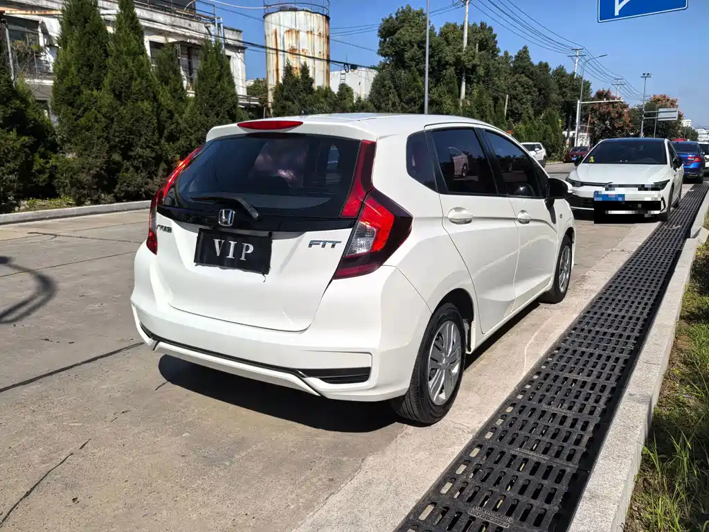 Honda Fit — фото 6