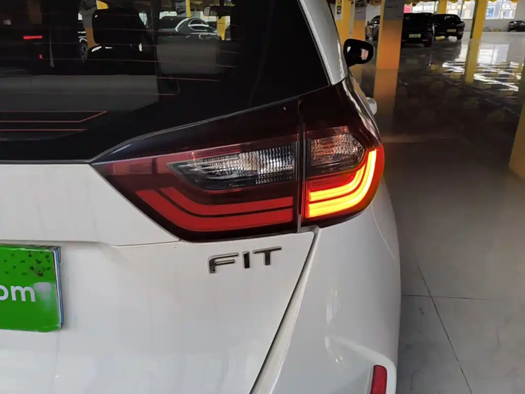 Honda Fit — фото 7