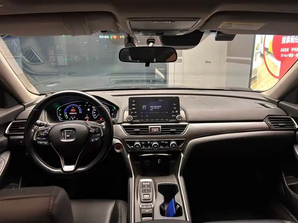 Honda Accord — фото 9