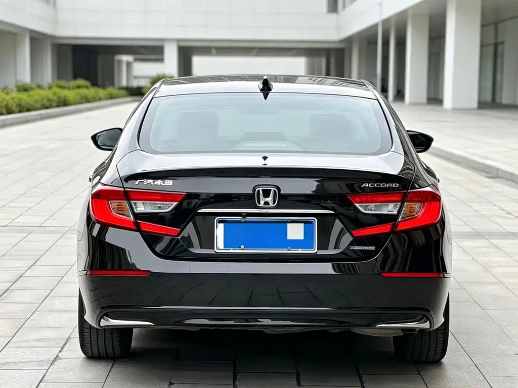 Honda Accord — фото 8