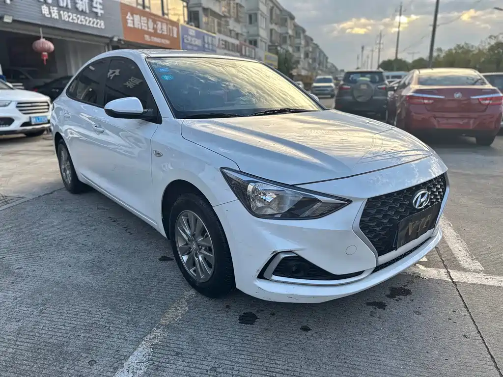 Hyundai Elantra — фото 3