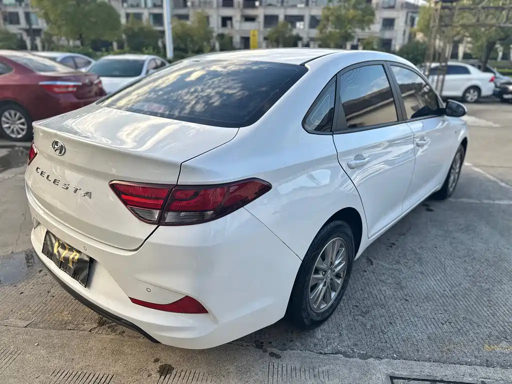 Hyundai Elantra — фото 4