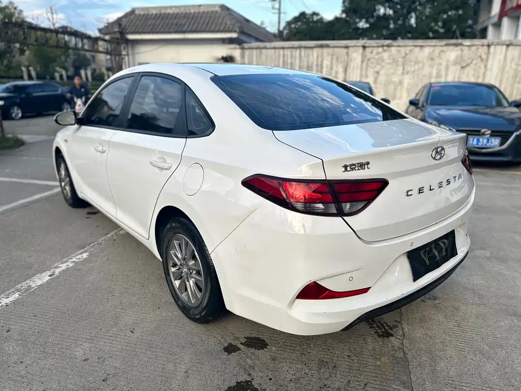 Hyundai Elantra — фото 6