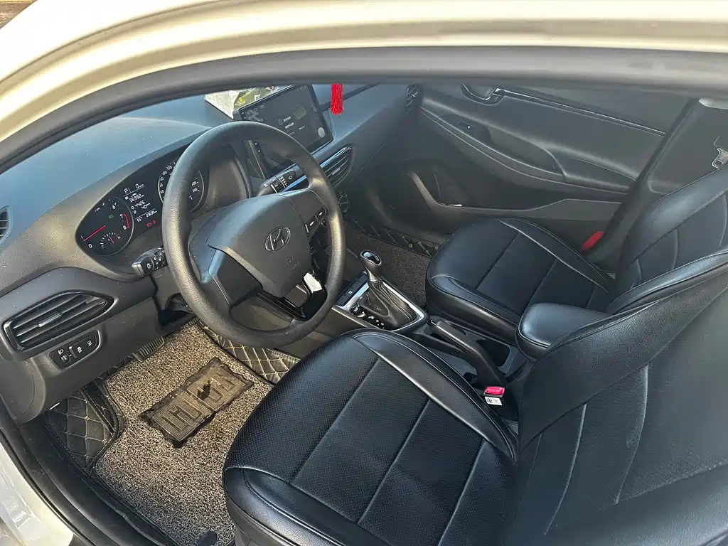 Hyundai Elantra — фото 8