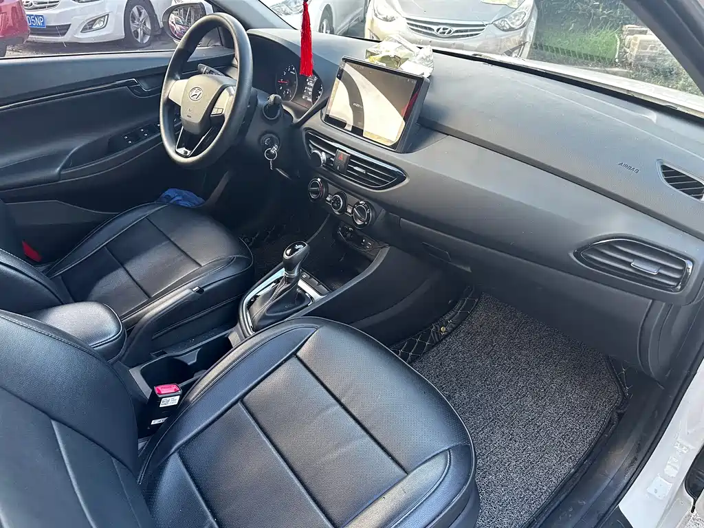Hyundai Elantra — фото 10
