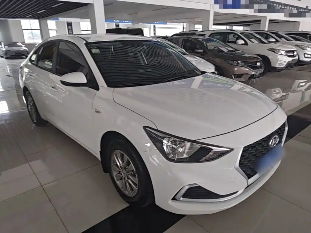 Hyundai Elantra — фото 3