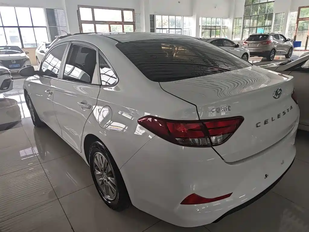 Hyundai Elantra — фото 4