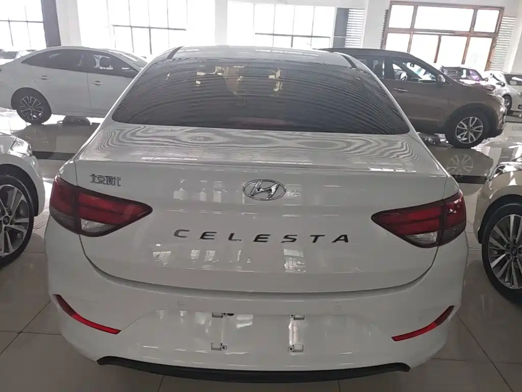 Hyundai Elantra — фото 5