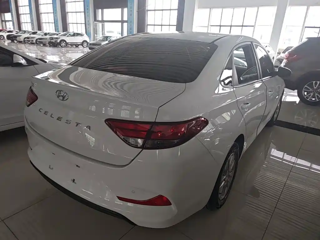 Hyundai Elantra — фото 6