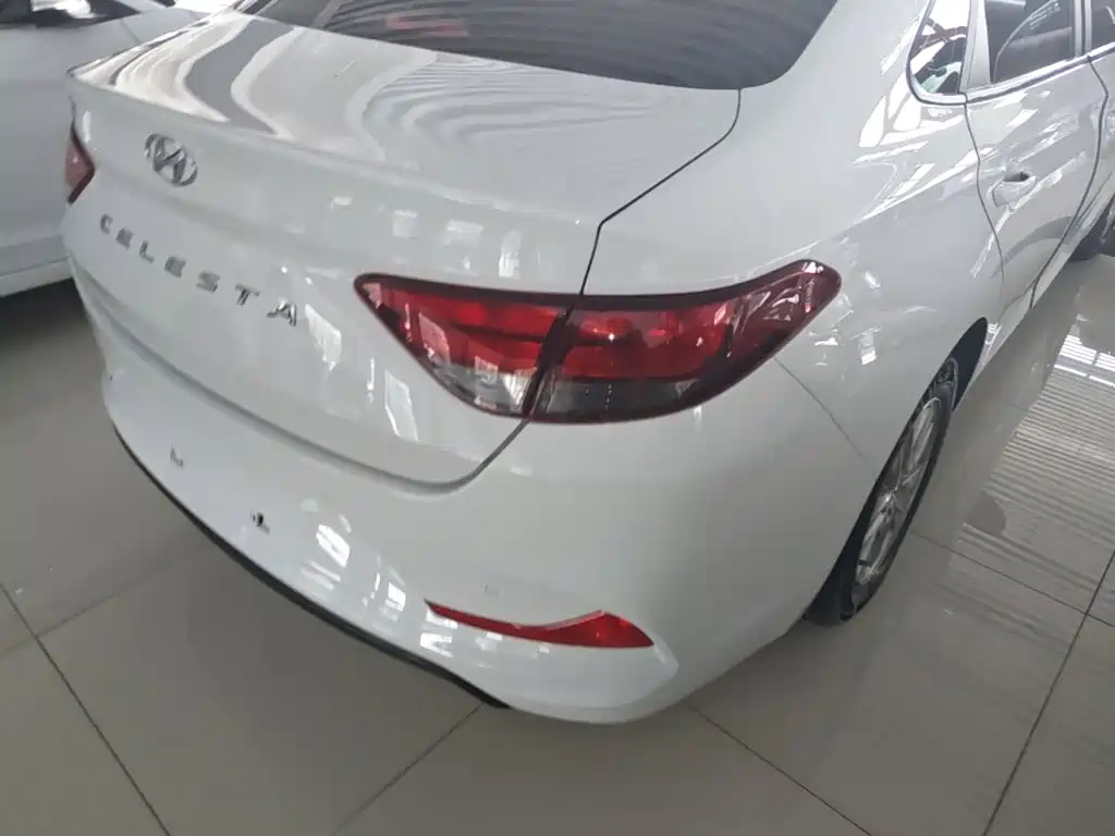 Hyundai Elantra — фото 7